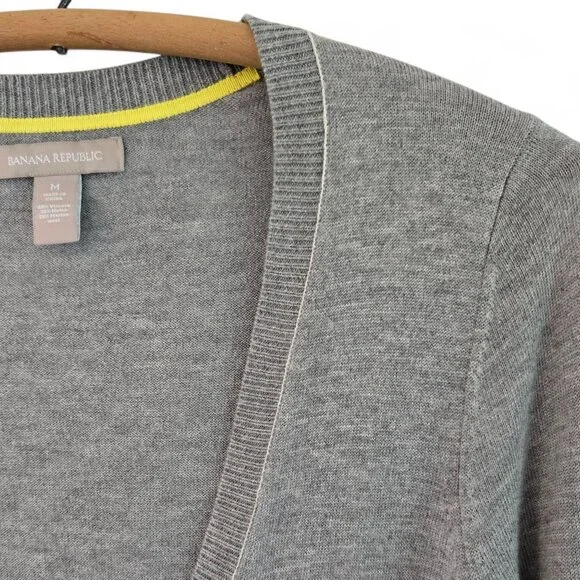 Banana Republic Long Sleeve Button Down V-Neck Cardigan Sweater Grey - Picture 5 of 14